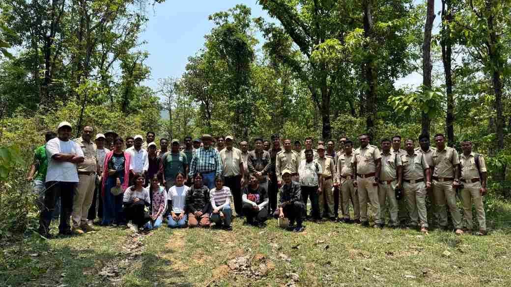 देवपुर के जंगलों में औषधीय खजाने की खोज: 80 से अधिक वनस्पतियों की पहचान, वनौषधीय ज्ञान, संरक्षण और स्वस्थ जीवनशैली पर विशेष कार्यशाला