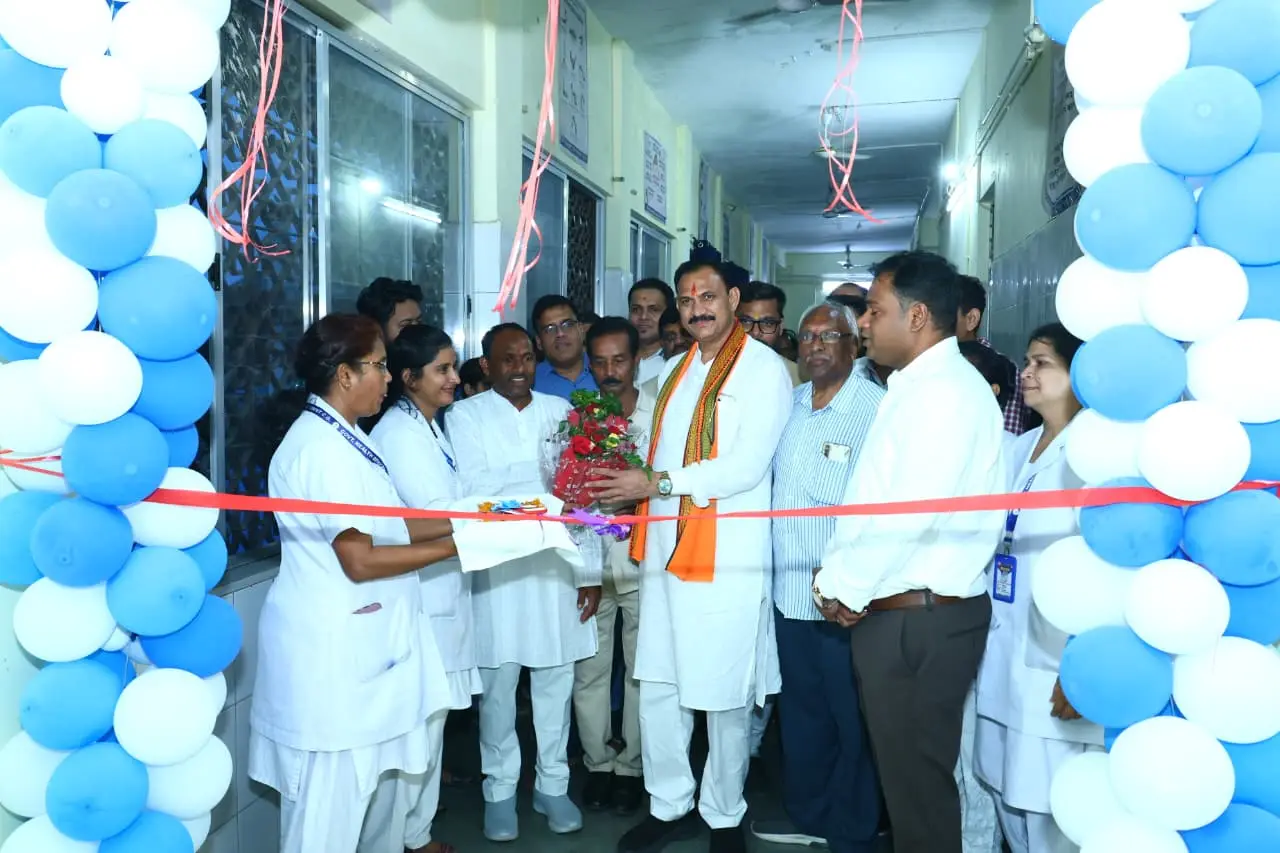 चिरमिरी को बड़ी सौगात: जिला अस्पताल में 5-बिस्तरीय डायलिसिस यूनिट और 30 नए बिस्तरों का शुभारंभ, अब 9 से 9 तक मिलेगी नि:शुल्क सेवा,