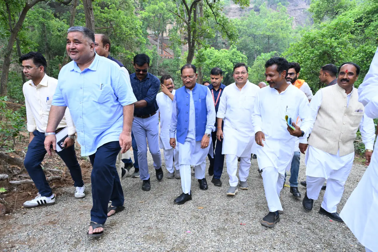 जहां गूंजा था दुनिया का पहला रंगमंच, वहां पहुंचे मुख्यमंत्री साय; रामगढ़ की ऐतिहासिक धरोहरों को मिलेगा नया संरक्षण, 