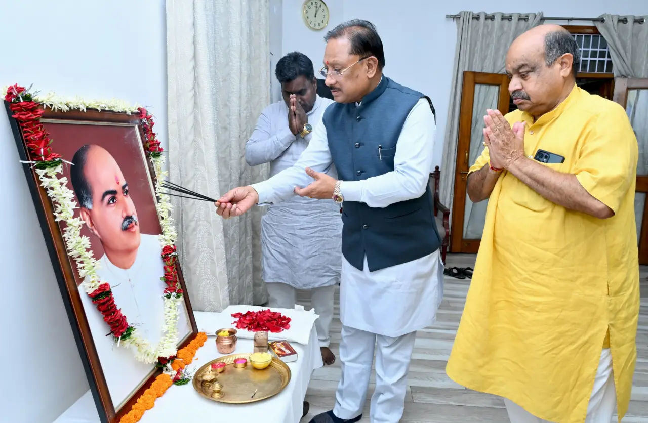 मुख्यमंत्री श्री विष्णुदेव साय ने डॉ. श्यामा प्रसाद मुखर्जी की 125वीं जयंती पर उन्हें किया नमन,