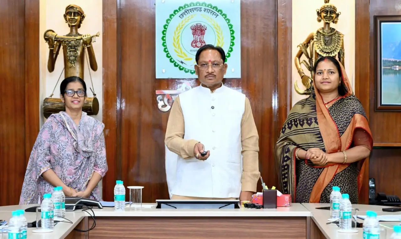 रायपुर : आर्थिक सशक्तिकरण की नई पहचान बनी महतारी वंदन योजना,29 किस्तों में महिलाओं के खातों में पहुँचे 18,805 करोड़ रुपये से अधिक, आत्मनिर्भरता और सम्
