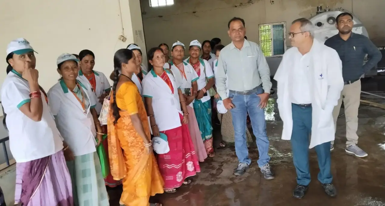 ​रायपुर : ​धमतरी की ‘पशु सखियाँ’ बनीं आधुनिक पशुपालन की ध्वजवाहक