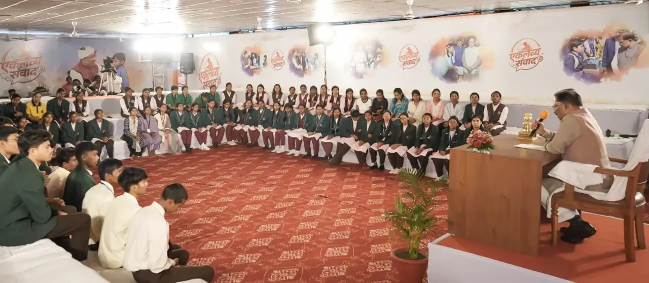 रायपुर : मुख्यमंत्री श्री विष्णु देव साय ने एकलव्य के विद्यार्थियों का बढ़ाया उत्साह, 