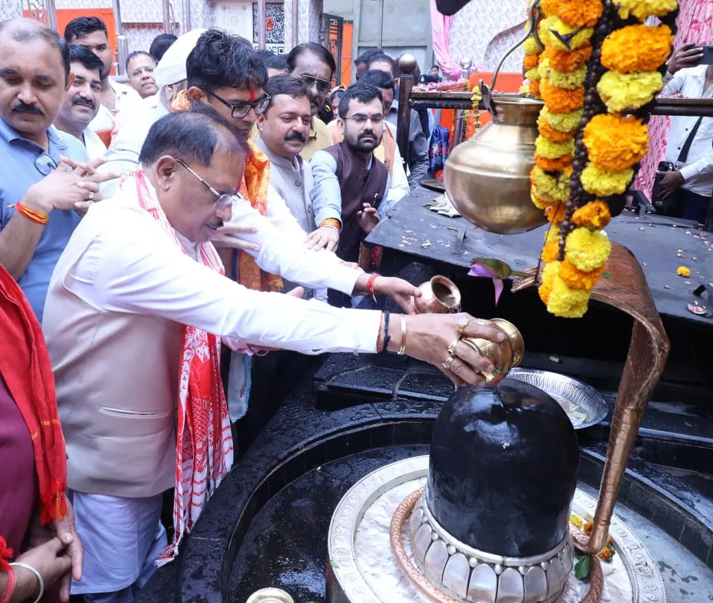 रायपुर : गुरु पूर्णिमा पर कोसमनारा पहुंचे मुख्यमंत्री श्री विष्णु देव साय, सत्यनारायण बाबा धाम में की पूजा-अर्चना