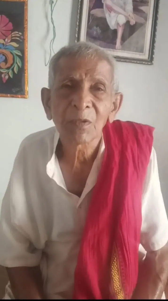 रायपुर : 85 की उम्र में भी स्वच्छता का जज्बा बरकरार : तिरिथ राम साहू बना रहे गांव को प्लास्टिक मुक्त