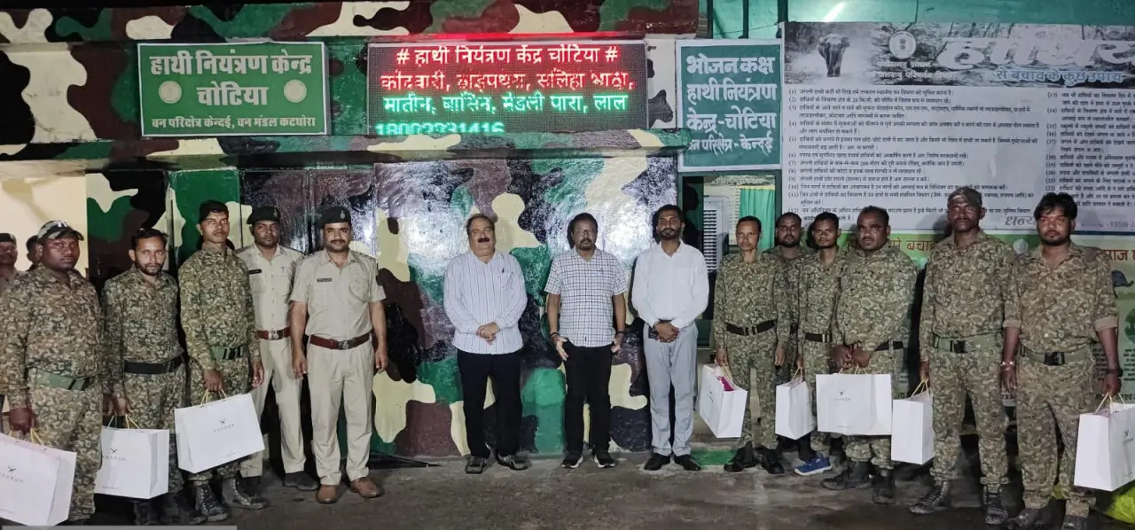 कोरबा : अपर मुख्य सचिव श्री मनोज कुमार पिंगुवा ने किया हाथी नियंत्रण केंद्र चोटिया का निरीक्षण