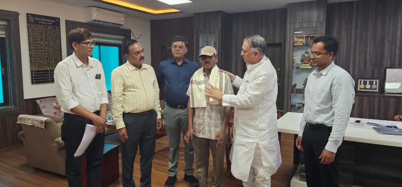 रायपुर : हौसलों की उड़ान: दिव्यांगता को मात देकर चितुराम नाग बने आत्मनिर्भरता की मिसाल