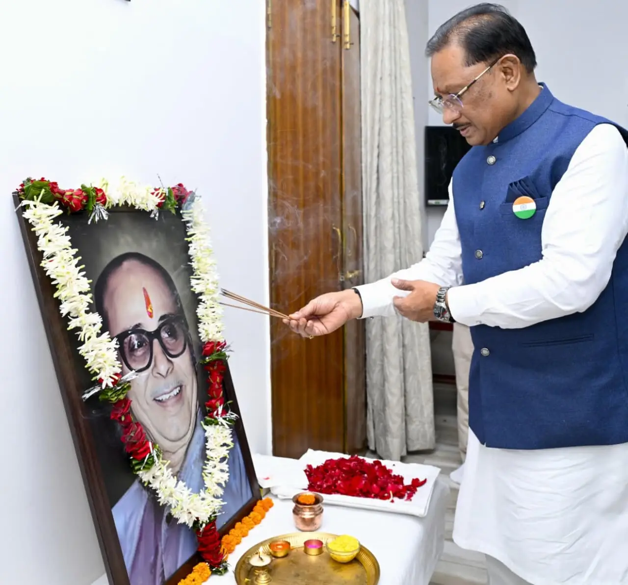 रायपुर : मुख्यमंत्री श्री विष्णु देव साय ने स्वर्गीय कुशाभाऊ ठाकरे की जयंती पर किया नमन