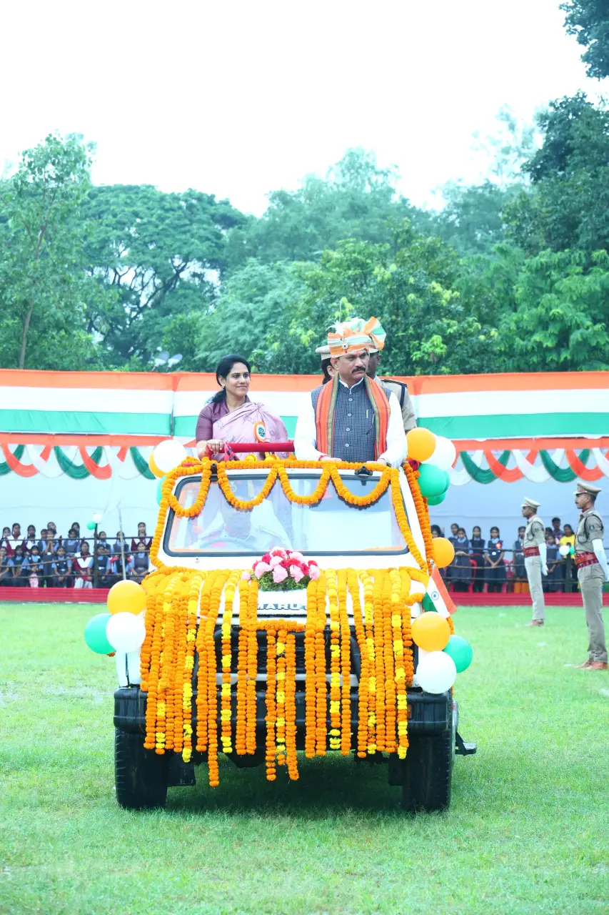 80 वें स्वतंत्रता दिवस पर एमसीबी जिला मुख्यालय मनेंद्रगढ़ में शान से लहराया तिरंगा, स्वास्थ्य मंत्री श्याम बिहारी ने ली परेड की सलामी,
