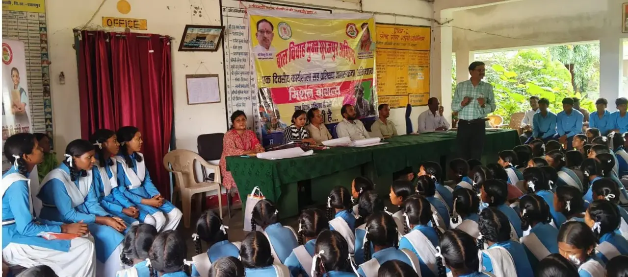 रायपुर : छत्तीसगढ़ को बाल विवाह मुक्त बनाने के लिए छात्राओं को किया जागरूक, सुरक्षा एवं अधिकारों की दी जानकारी