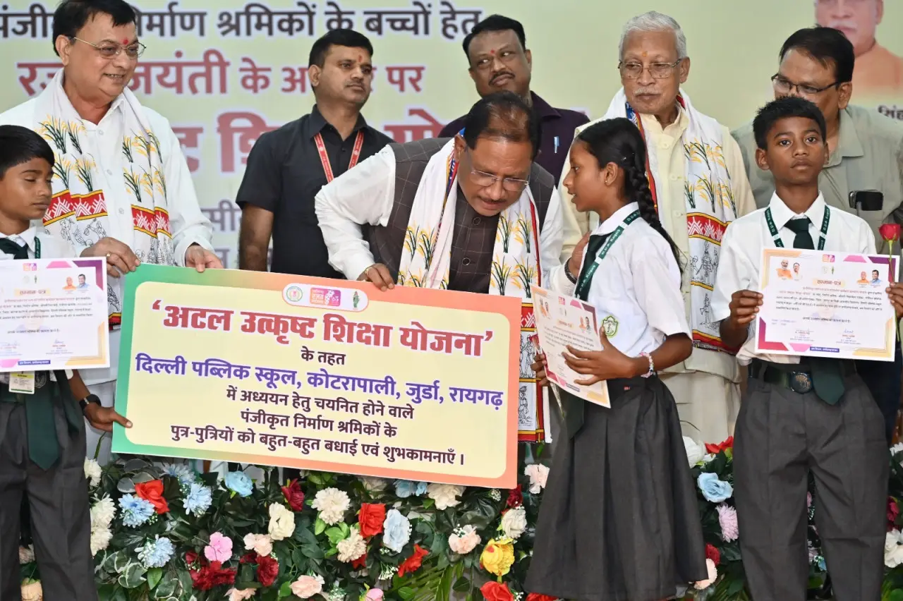 रायपुर : विशेष लेख : श्रमिकों के सशक्तिकरण का नया दौर: छत्तीसगढ़ में श्रम कल्याण को मिल रही नई गति