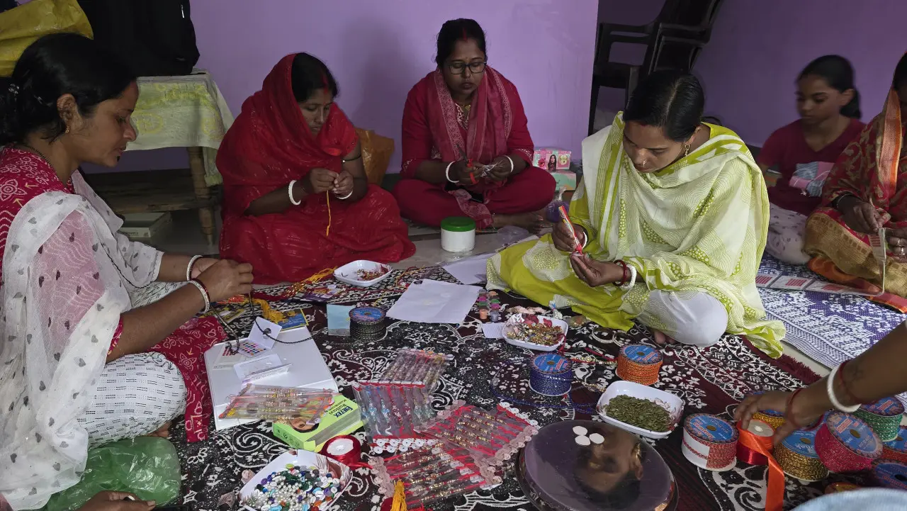  सोशल मीडिया इस लेख को शेयर करें     रायपुर : राखी का रिश्ता भरोसे का साथ - विष्णु भैया संग विकास की बात'
