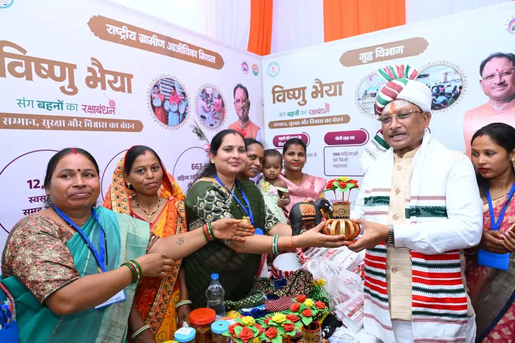 राखी के रिश्ते से विकास के संकल्प तक, CM साय ने बहनों को दी सौगात; फरसाबहार और भेलवा में महतारी सदन की घोषणा,