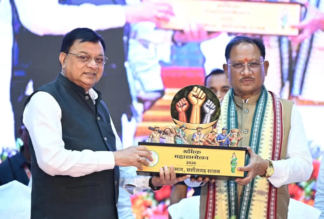 रायपुर : श्रमवीरों के परिश्रम और पसीने से हो रहा समृद्ध छत्तीसगढ़ का निर्माण: मुख्यमंत्री श्री विष्णु देव साय