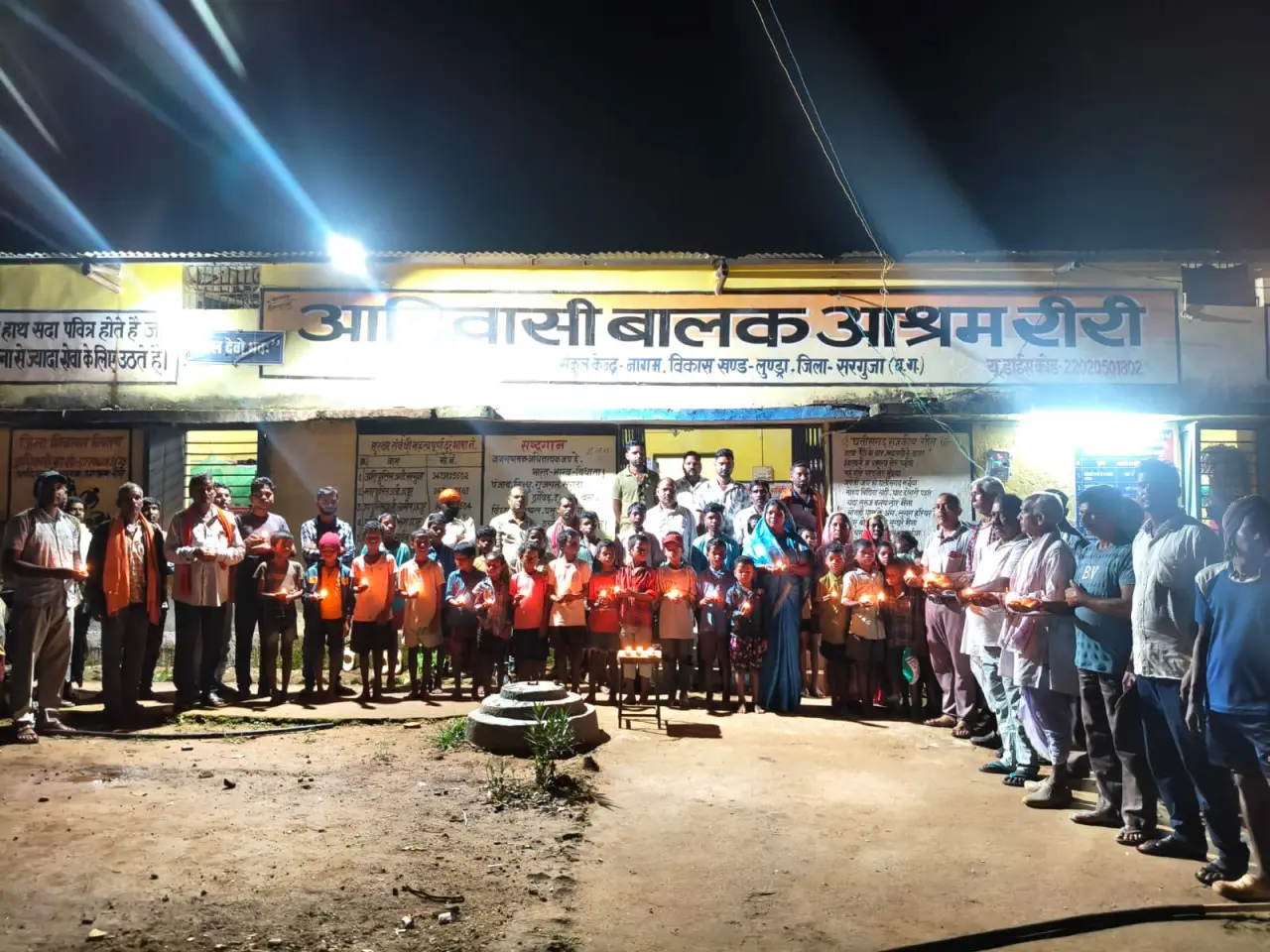 रायपुर : ‘आशीर्वाद का दीया’ से जगमगाया सरगुजा के अंतिम छोर का गांव, पहाड़ी कोरवा परिवार के पीएम आवास से हुआ शुभारंभ