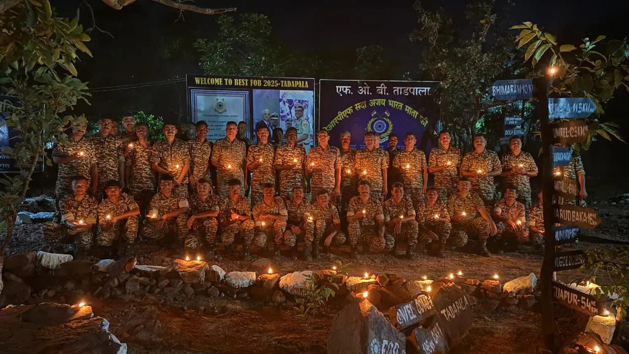 1,986 स्थानों पर जले दीप, शहीदों की स्मृति के साथ गूंजा नक्सलमुक्त बस्तर का संकल्प