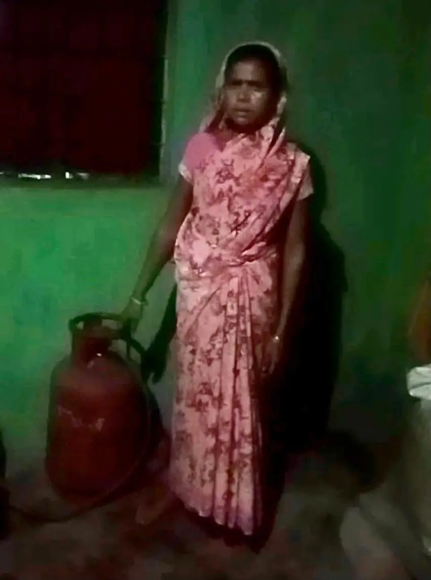 रायपुर : सेवा संकल्प अभियान : उज्ज्वला योजना ने बदली रतना की जिंदगी, चूल्हे के धुएं और लकड़ी के बोझ से मिली स्थायी मुक्ति