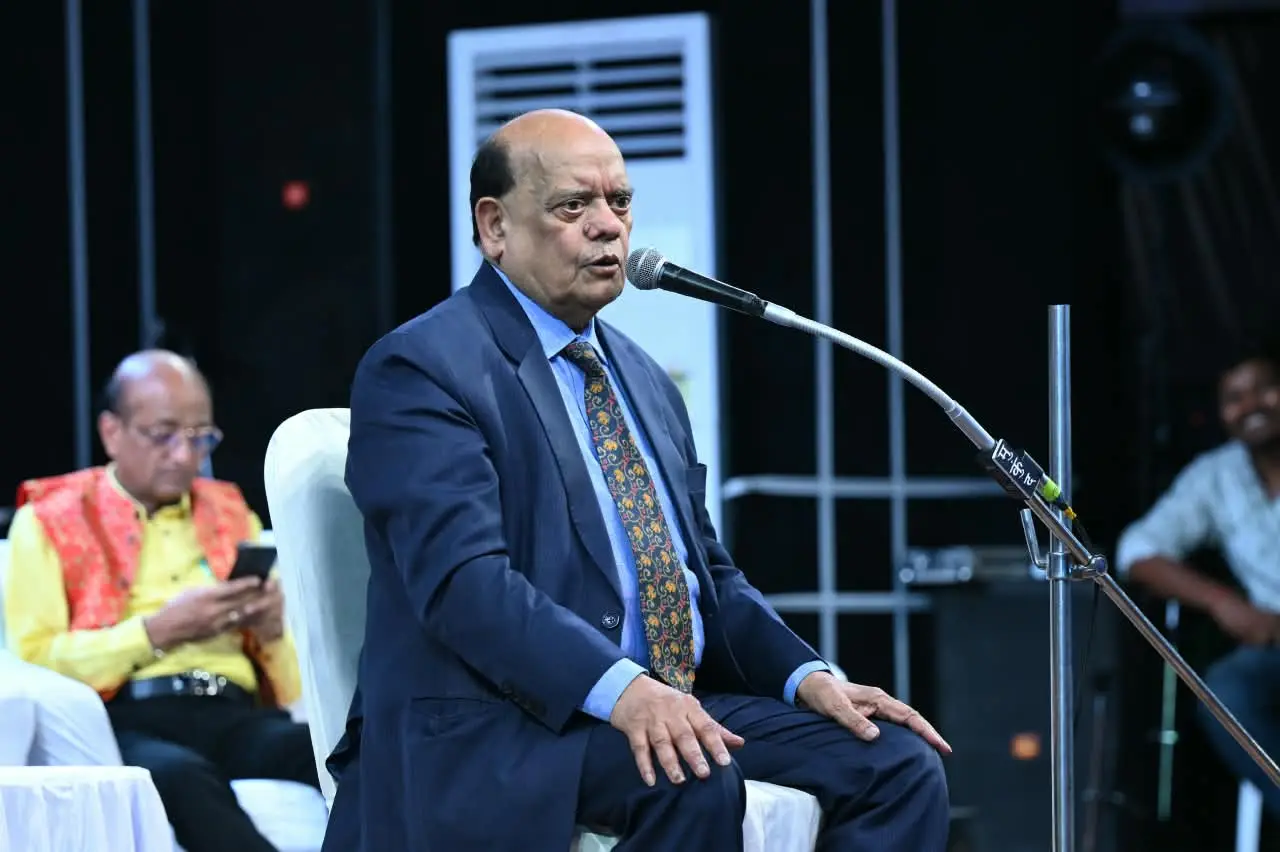 रायगढ़ : चक्रधर समारोह में पद्मश्री सुरेंद्र शर्मा ने हास्य-व्यंग्य से खूब गुदगुदाया