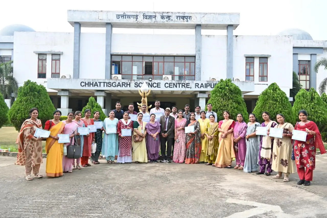 रायपुर : गणित के डर को आकर्षण में बदलने गतिविधि आधारित शिक्षण पर शिक्षकों को मिला व्यावहारिक प्रशिक्षण