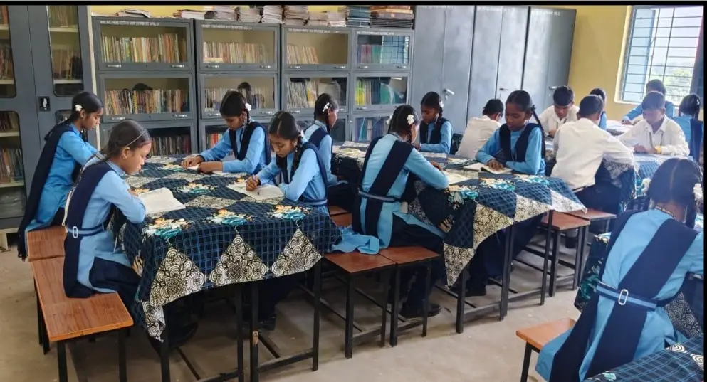 रायपुर : शासकीय हाईस्कूल बरेकेलकला में शिक्षा के साथ विद्यार्थियों का किया जा रहा सर्वांगीण