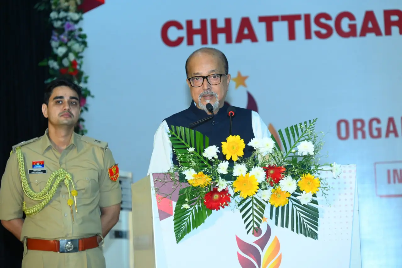 रायपुर : विचारों को उद्यम में बदलने का साहस रखें युवा- श्री रमेन डेका
