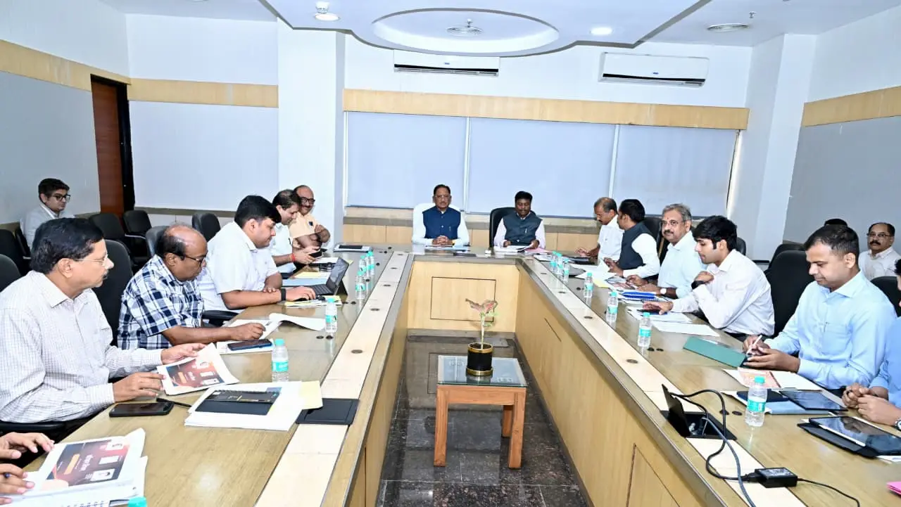 रायपुर : सड़क दुर्घटनाओं को न्यूनतम करने मिशन मोड में करें काम : मुख्यमंत्री श्री विष्णु देव साय