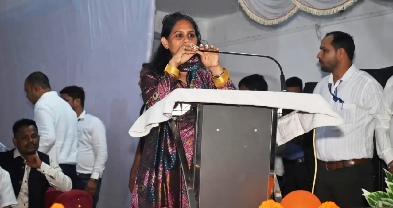 मृत्यु के बाद भी मानव सेवा का संकल्प: चिरमिरी मेगा हेल्थ कैंप में कलेक्टर संतना देवी जांगड़े ने किया देहदान का संकल्प