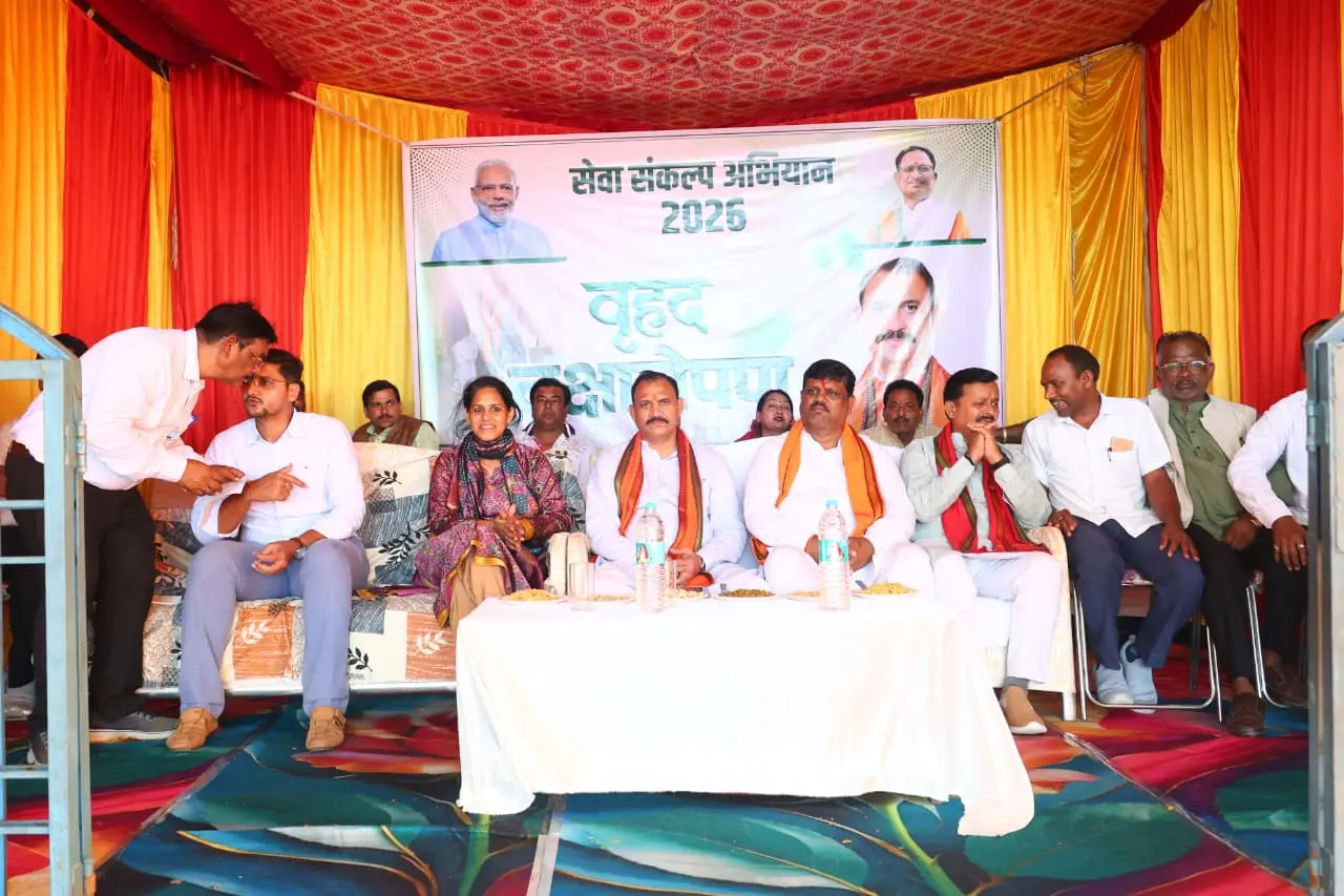 सेवा संकल्प अभियान के तहत सिद्धबाबा में वृहद वृक्षारोपण, स्वास्थ्य मंत्री श्याम बिहारी जायसवाल ने किया पौधरोपण