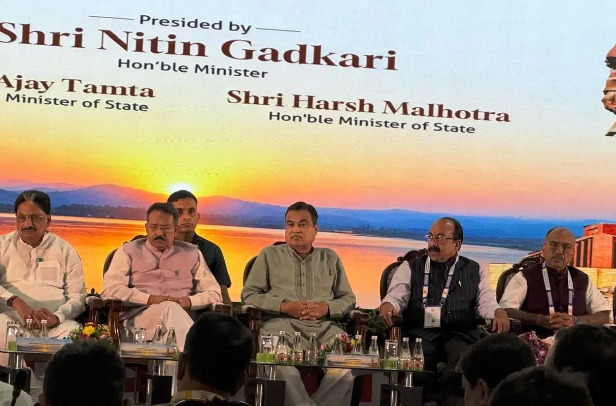 रायपुर : उप मुख्यमंत्री श्री अरुण साव सड़क एवं राष्ट्रीय राजमार्ग पर राष्ट्रीय चिंतन शिविर में हुए शामिल
