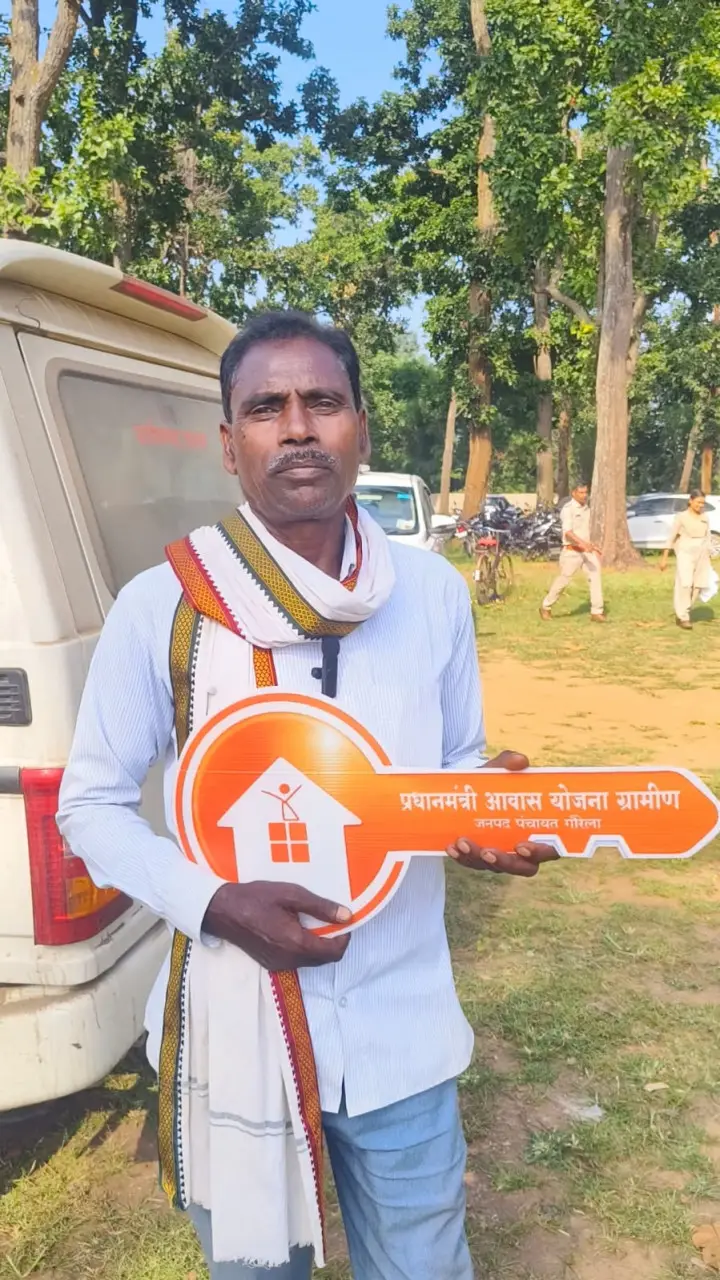 रायपुर : मिट्टी की दीवारों से पक्के आशियाने तक: राजा राम के वर्षों पुराने सपने को प्रधानमंत्री आवास योजना ने दिया आकार