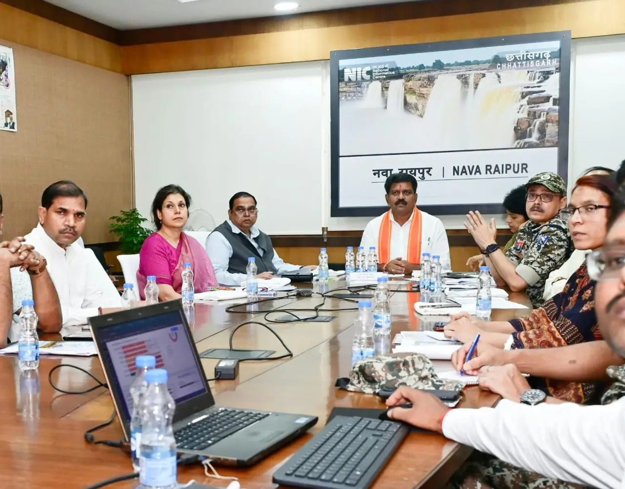 रायपुर : नक्सल प्रकरणों की वापसी के लिए प्रक्रिया में तेजी लाएं, 15 दिनों में जिला स्तरीय समितियों की बैठक करें - उप मुख्यमंत्री श्री विजय शर्मा