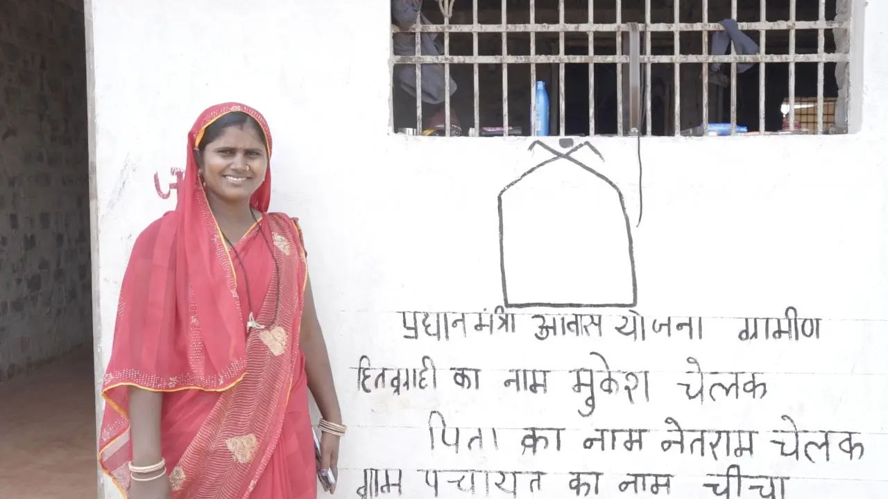 रायपुर : सेवा संकल्प अभियान 2026 : सेवा की कहानी : कभी बैनर की दीवारों के बीच गुजरती थी जिंदगी, आज पक्के आशियाने में संवर रहे आशा के सपने