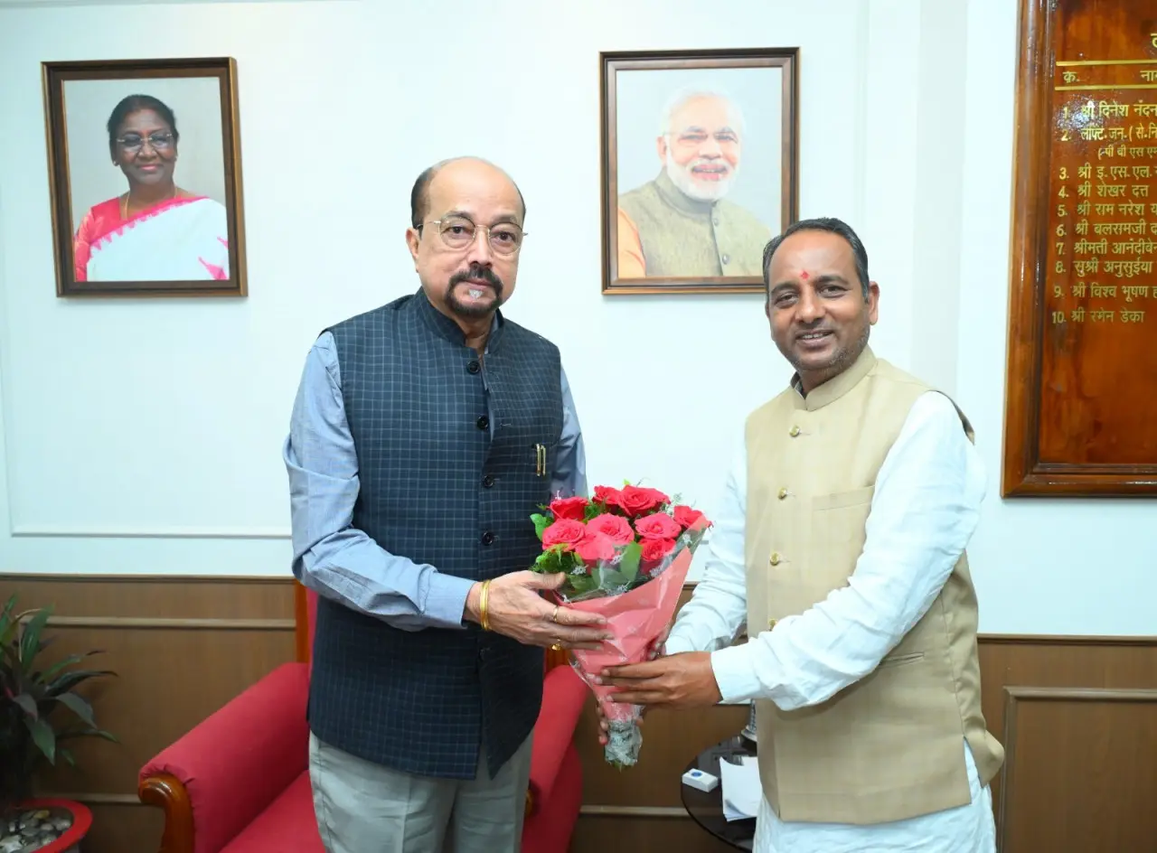 रायपुर : राज्यपाल श्री डेका से छत्तीसगढ़ रेड क्रॉस समिति के अध्यक्ष ने की सौजन्य भेंट