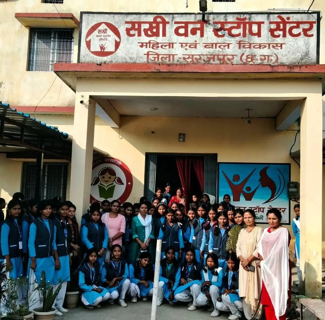 रायपुर : बिटिया @Work के तहत छात्राओं ने जाना सखी वन स्टॉप सेंटर का कामकाज