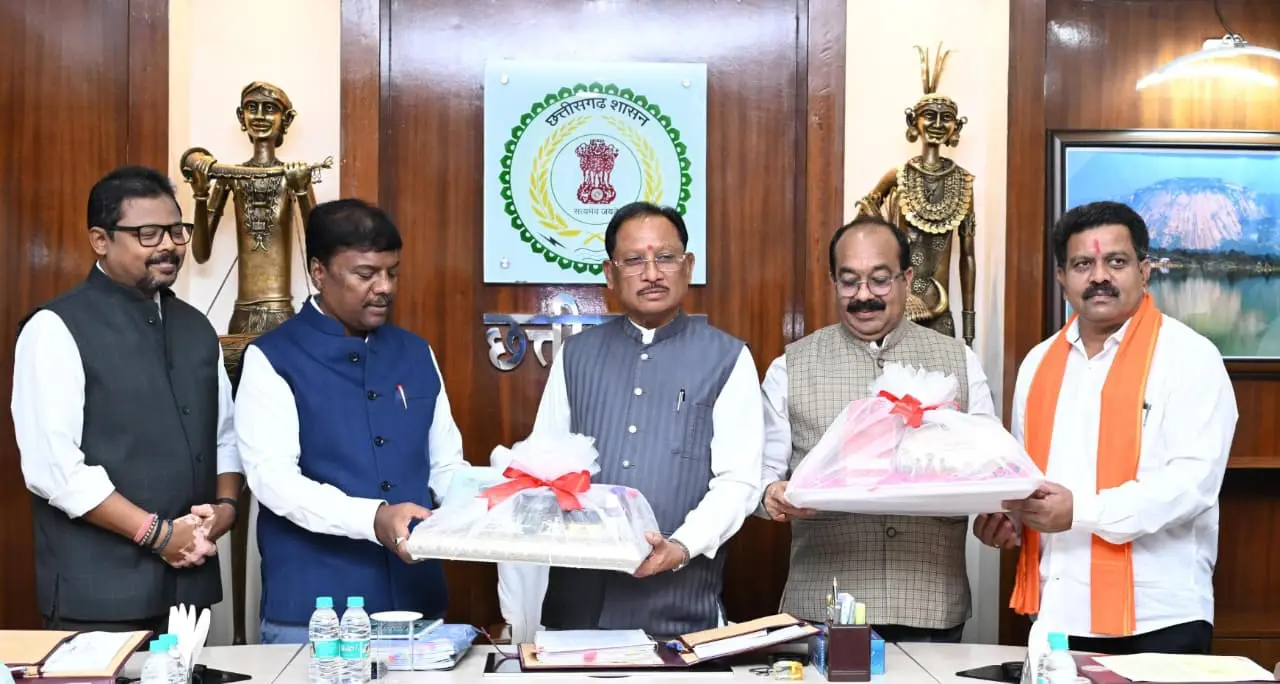 रायपुर : हमारे वनों की समृद्धि और मातृशक्ति के परिश्रम से तैयार उत्पाद बनें छत्तीसगढ़ की पहचान - मुख्यमंत्री श्री विष्णुदेव साय