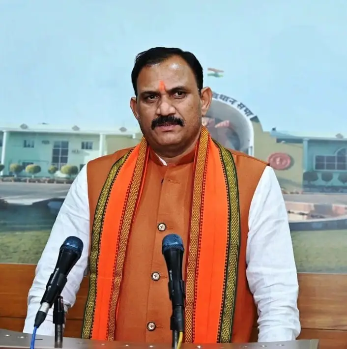 आधी रात को मदद की गुहार पर तुरंत एक्शन में आए स्वास्थ्य मंत्री श्याम बिहारी जायसवाल, सातवें महीने में जन्मे नवजात के लिए भेजी विशेष एम्बुलेंस