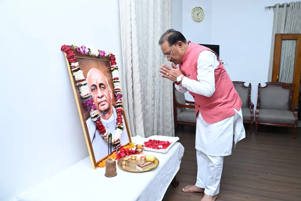 रायपुर : मुख्यमंत्री श्री विष्णु देव साय ने लौह पुरुष सरदार वल्लभभाई पटेल की जयंती पर उन्हें किया नमन