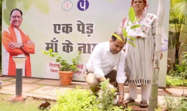 कलेक्टर डाॅ. गौरव सिंह ने एक पेड़ मां के नाम अभियान के तहत किया वृक्षारोपण