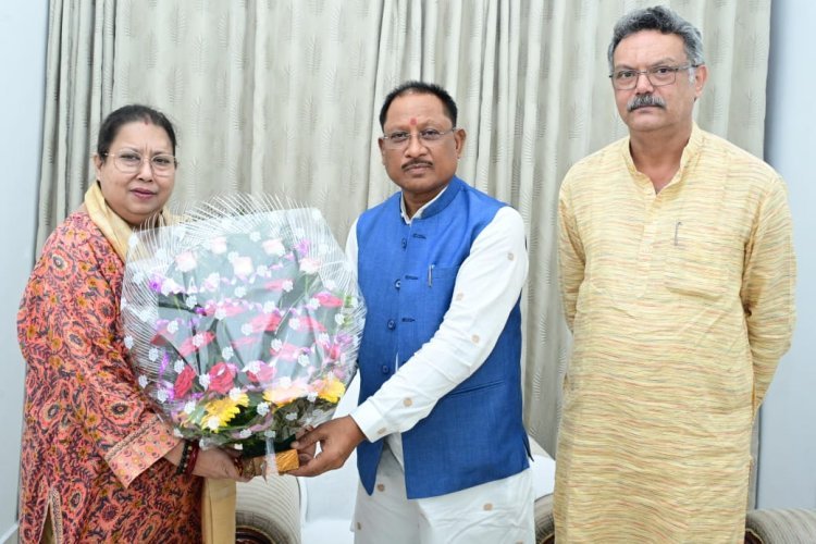 रायपुर : मुख्यमंत्री श्री विष्णु देव साय से सांसद एवं कवर्धा राजपरिवार की रानी श्रीमती कृति देवी ने की मुलाकात