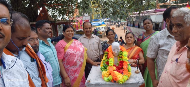 राष्ट्रपिता महात्मा गांधी और पूर्व प्रधानमंत्री स्वर्गीय श्री लाल बहादुर शास्त्री की जयंती पर जशपुर विधायक सहित भाजपा नेताओं ने किया उन्हें नमन
