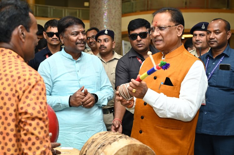 सीएम साय ने पारंपरिक हर्बल उत्पादों और लोक कला का अवलोकन करते हुवे किया प्रथम छत्तीसगढ़ हरित शिखर सम्मेलन का शुभारंभ