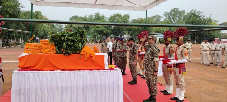 शहीद जवानों को छत्तीसगढ़ सरकार की ओर से मंत्री वर्मा ने दी श्रद्धांजलि