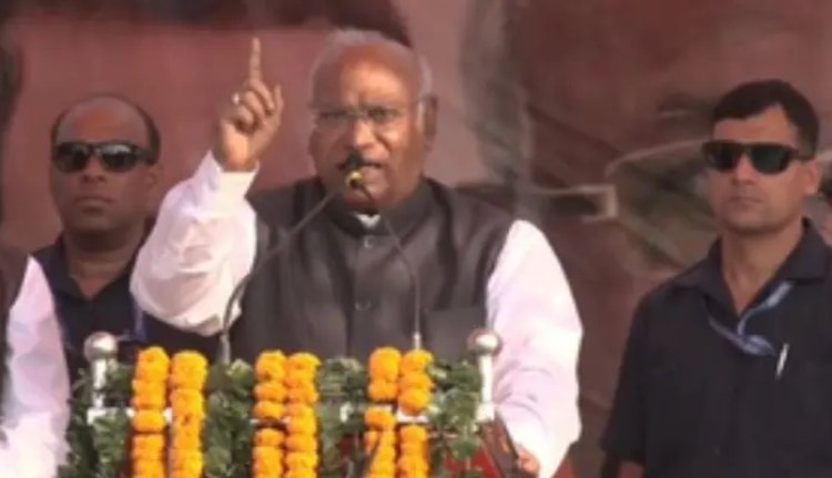 खड़गे ने भाजपा पर बोला हमला.!कहा- 'झारखंड का जल, जंगल, जमीन लूटने के लिए सरकार बनाना चाहती है',भाजपा..पढ़ें पूरी खबर
