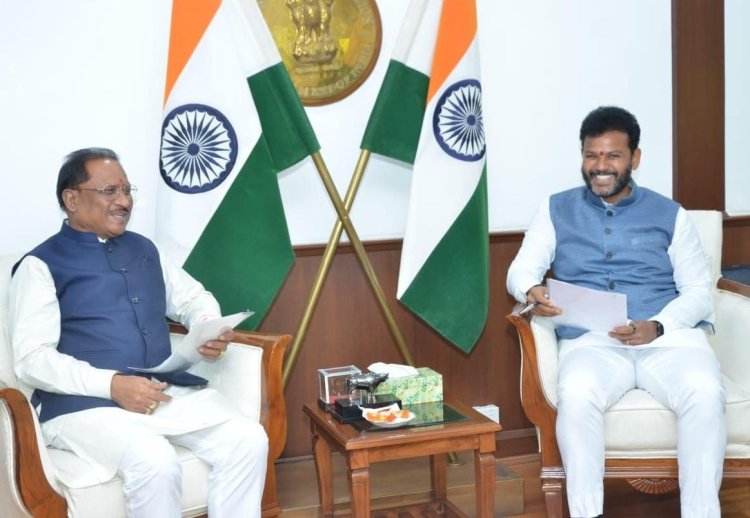 रायपुर एयरपोर्ट से सिंगापुर और दुबई के लिए सीधी उड़ान शीघ्र,रायपुर से हवाई सुविधा से जुड़ेगा झारखण्ड और बिहार : मुख्यमंत्री विष्णुदेव साय से मुलाकात के दौरान केंद्रीय नागरिक उड्डयन मंत्री ने दी हरी झंडी