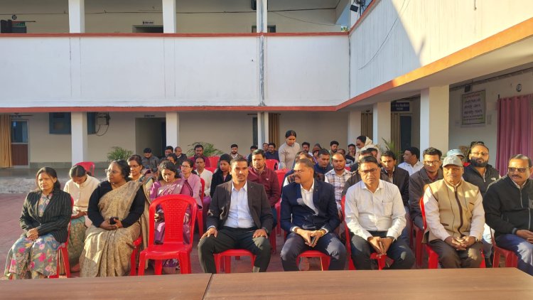 एमसीबी कलेक्ट्रेट परिसर में धूमधाम से मनाया गया 76 वां गणतंत्र दिवस, कलेक्टर डी. राहुल वेंकट ने किया ध्वजारोहण