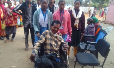 19 वर्षीय सीमा तिर्की ने त्रिस्तरीय पंचायत चुनाव में पहली बार किया मतदान,असिन्ता बाई और अलमा बाई ने भी किया मतदान,उत्साह के साथ मतदान करने पहुंच रहे लोग