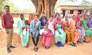 दुलदुला में 72 मतदान केंद्रों में मतदान हुआ संपन्न : सुबह से ही मतदाता पूरे उत्साह के साथ कतार में खड़े होकर अपनी बारी का करते दिखे इंतजार