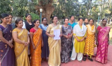 पोषण ट्रेकर ऐप के तकनीकी समस्या ने प्रदेश भर में ऐसे मचाई तबाही की बिना गलती के ही कार्यकर्ताओं का वेतन काट रहे विभागीय अधिकारी, त्रस्त और परेशान हुआ राज्य का महिला एवं बाल विकास विभाग,शासन से वितरण किये गये मोबाइल में तकनीकी समस्या से काम भी हो रहा प्रभावित,संघ ने ज्ञापन सौंप किया समस्या दूर करने का मांग