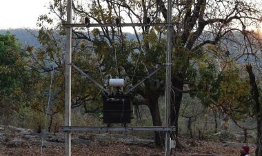 विष्णु सुशासन की ऐतिहासिक उपलब्धि :  माओवादी आतंक के अंधकार को चीरकर विकास, अमन और शांति के नए सबेरे की ओर कदम बढ़ाते सुदूर वनांचल में पहली बार पहुंची बिजली,दूर हुआ अंधकार