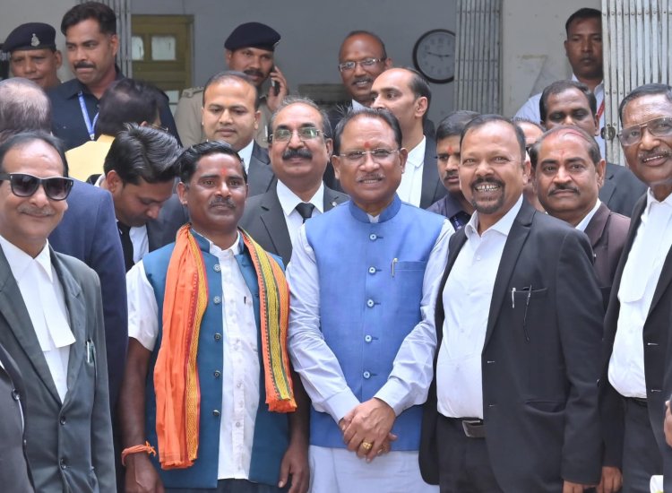मुख्यमंत्री साय ने बार काउंसिल के जीर्णोद्धार एवं ई-लाइब्रेरी निर्माण के लिए 1 करोड़ रुपए प्रदान करने की घोषणा की